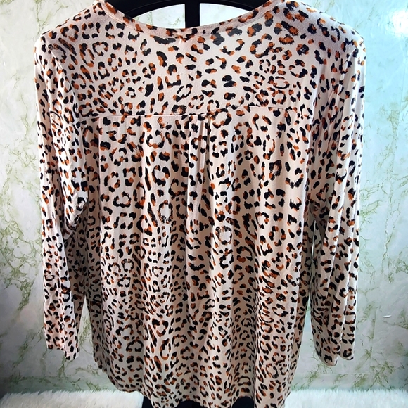 FINN & GRACE Print Top - Picture 7 of 10